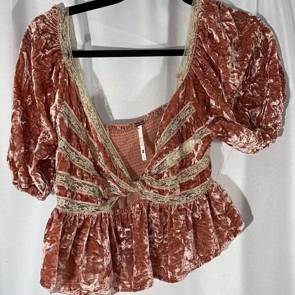 FREE PEOPLE YOURS TRULY VELVET CROP TOP IN MAUVE - Picture 5 of 7